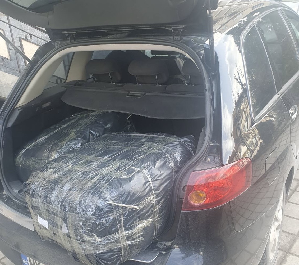 Podgoričanin uhapšen: Pokušao da prokrijumčari neprijavljenu garderobu