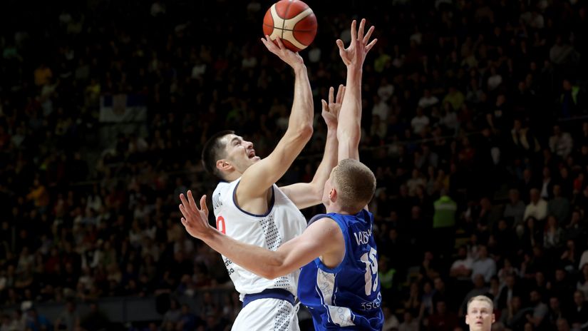 Srbija počela pobjedom: Mitrović kapitenski povukao ekipu, Avramović dokrajčio Fince