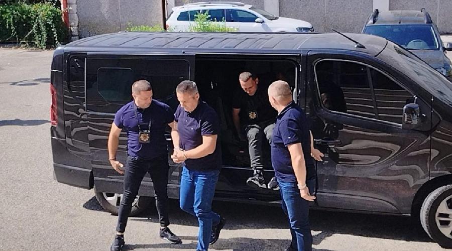 PRLJAVI POLICAJAC