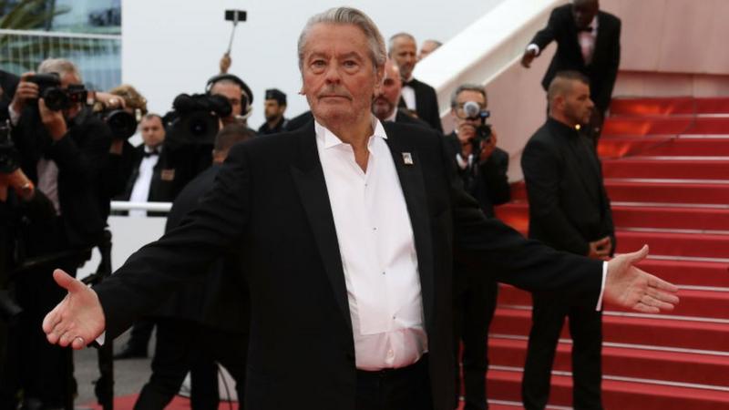 Alen Delon se spremao za „rat“: Pretresom imanja slavnog glumca pronađena 72 komada oružja