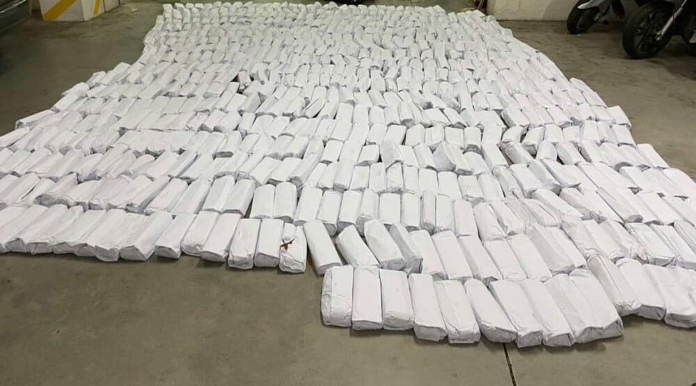 Podgorica: Policija zaustavila vozilo, u automobilu pronađeno 330 kilograma rezanog duvana