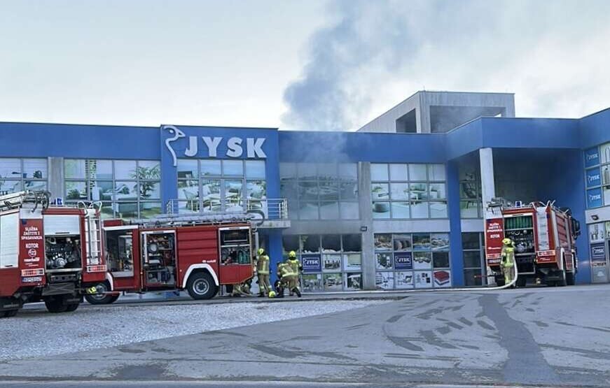 Jutros došlo do požara u salonu namještaja kod Tivta, brzo lokalizovan