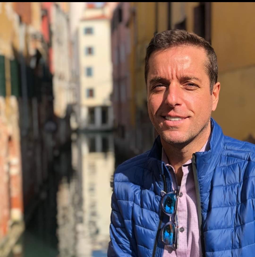 Sveta knjiga i morski kamen – hram koji čeka da postane