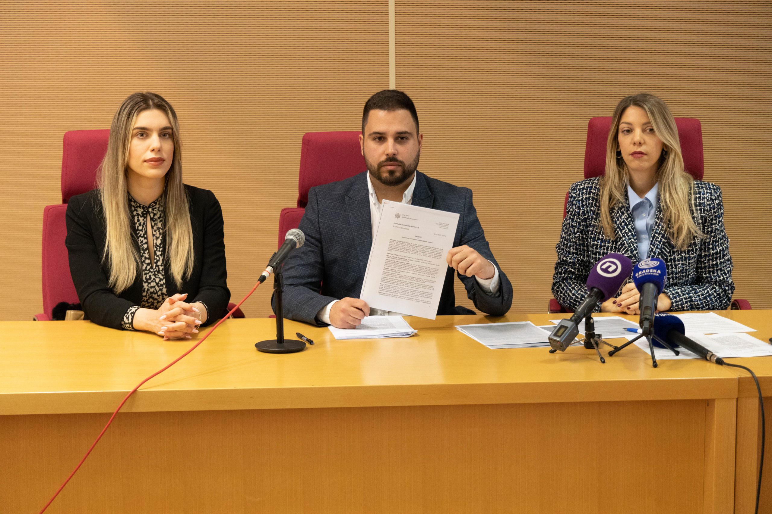 Klub odbornika DPS Podgorica: Gradonačelnice Injac, zbog čega u Službi zaštite vaši pripadnici primoravaju na potpisivanje peticije podrške Blečiću?