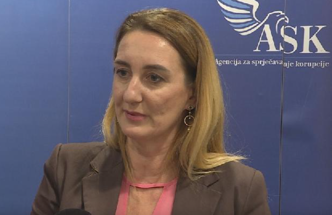 Štiti li Uprava policije drugaricu Vesne Medenice: Mjesecima ne dostavljaju Tužilaštvu prijavu protiv direktorice ASK-a Jelene Perović!