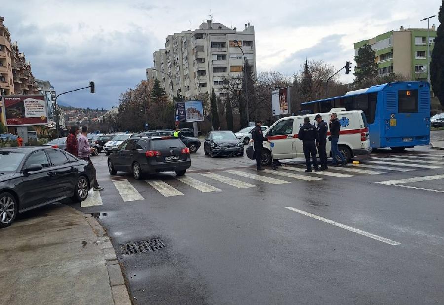 Podgorica: Sudar automobila i ambulantnih kola; Jedna osoba povrijeđena