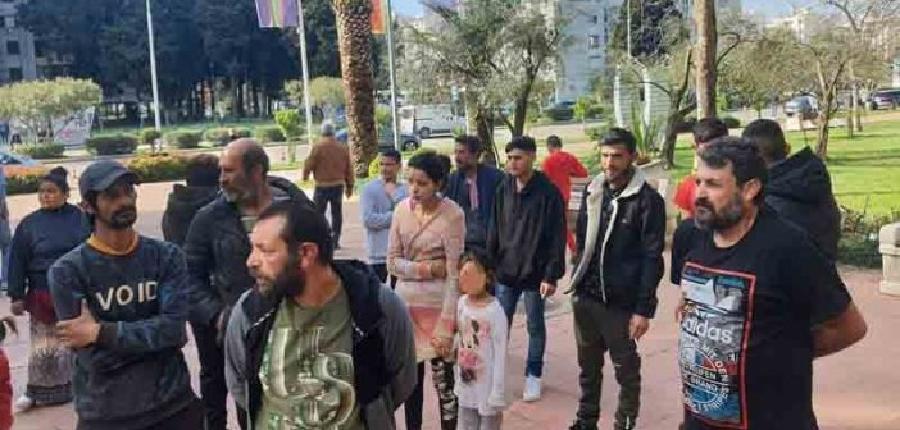 Protest ispred Opštine Bar: Romske porodice traže krov nad glavom