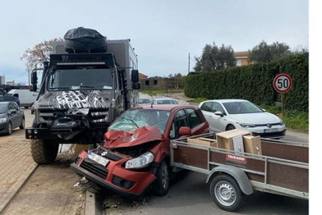 Saobraćajna nezgoda u Baru: Teretno vozilo smrskala Suzukija, srećom bez povrijeđenih
