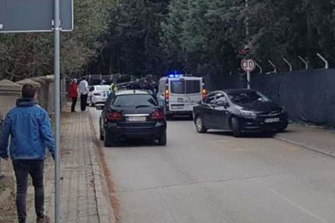 Bar: Vozač imao srčani udar u toku vožnje i udario u ogradu, preminuo u bolnici