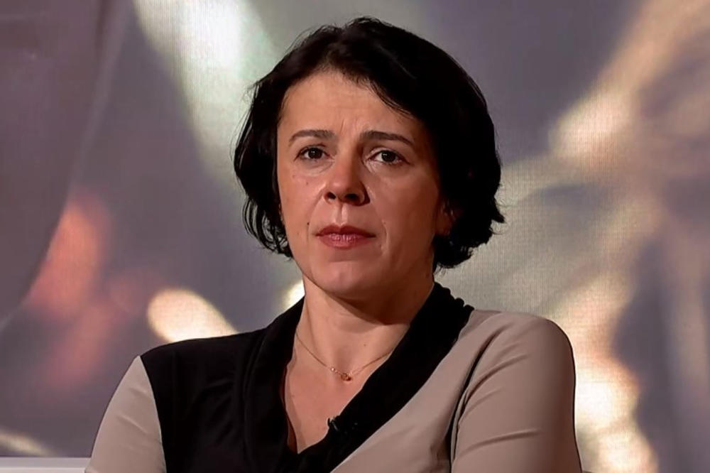 Nataša Drakulić: Salvete sa šarom