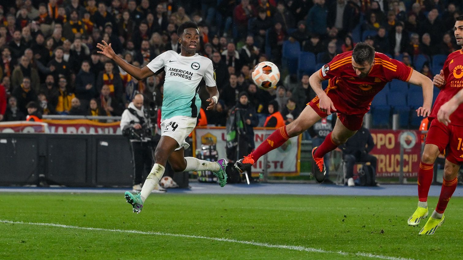 Bajer se izvukao u Bakuu, petarda Liverpula, poker Rome