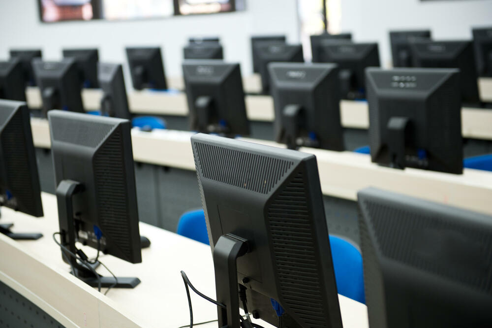 Počela instalacija računarske opreme u obrazovno-vaspitnim ustanovama u Andrijevici