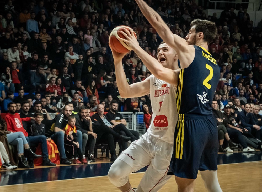 FIBA: Srbija 4, Crna Gora 17