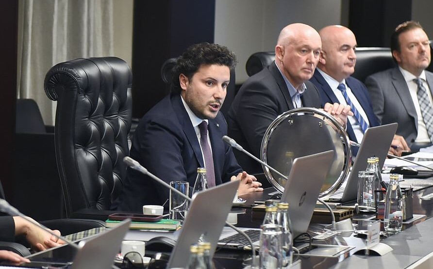 Zaduženje od preko dvije milijarde planirala Vlada Dritana Abazovića