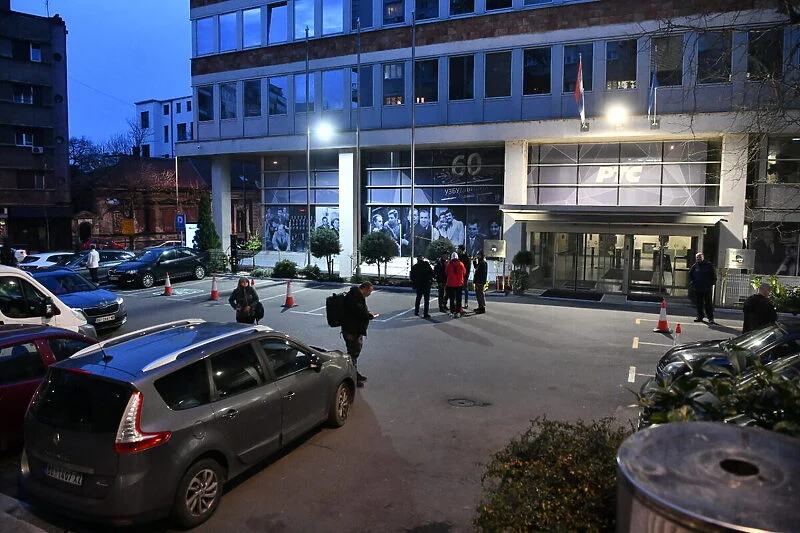 Fijasko protesta za Breskvicu, ispred zgrade RTS-a se pojavilo samo dvoje ljudi