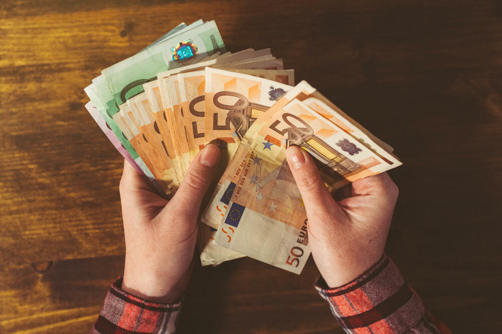 Nacrt zakona o sprječavanju korupcije: Umjesto 5.000, moraće da se prijavljuju tek kad „uštede“ 10.000 evra