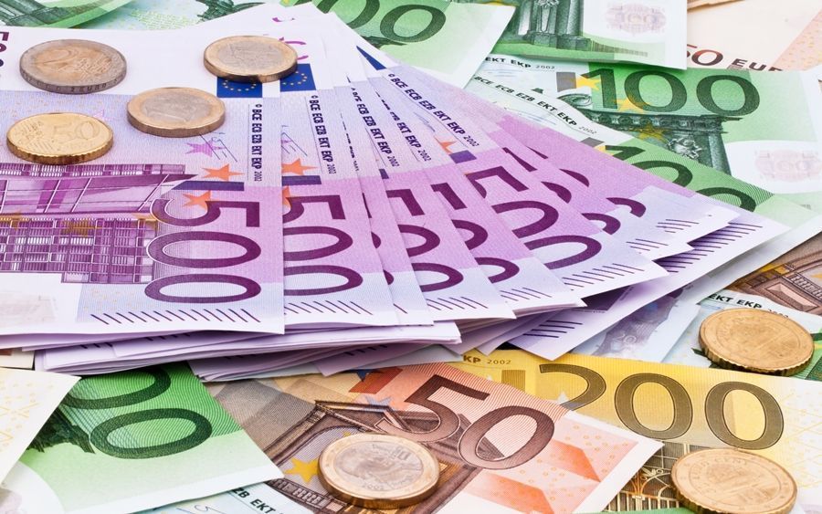 Vlada priprema zakon kojim će ograničiti naknade bivšim funkcionerima