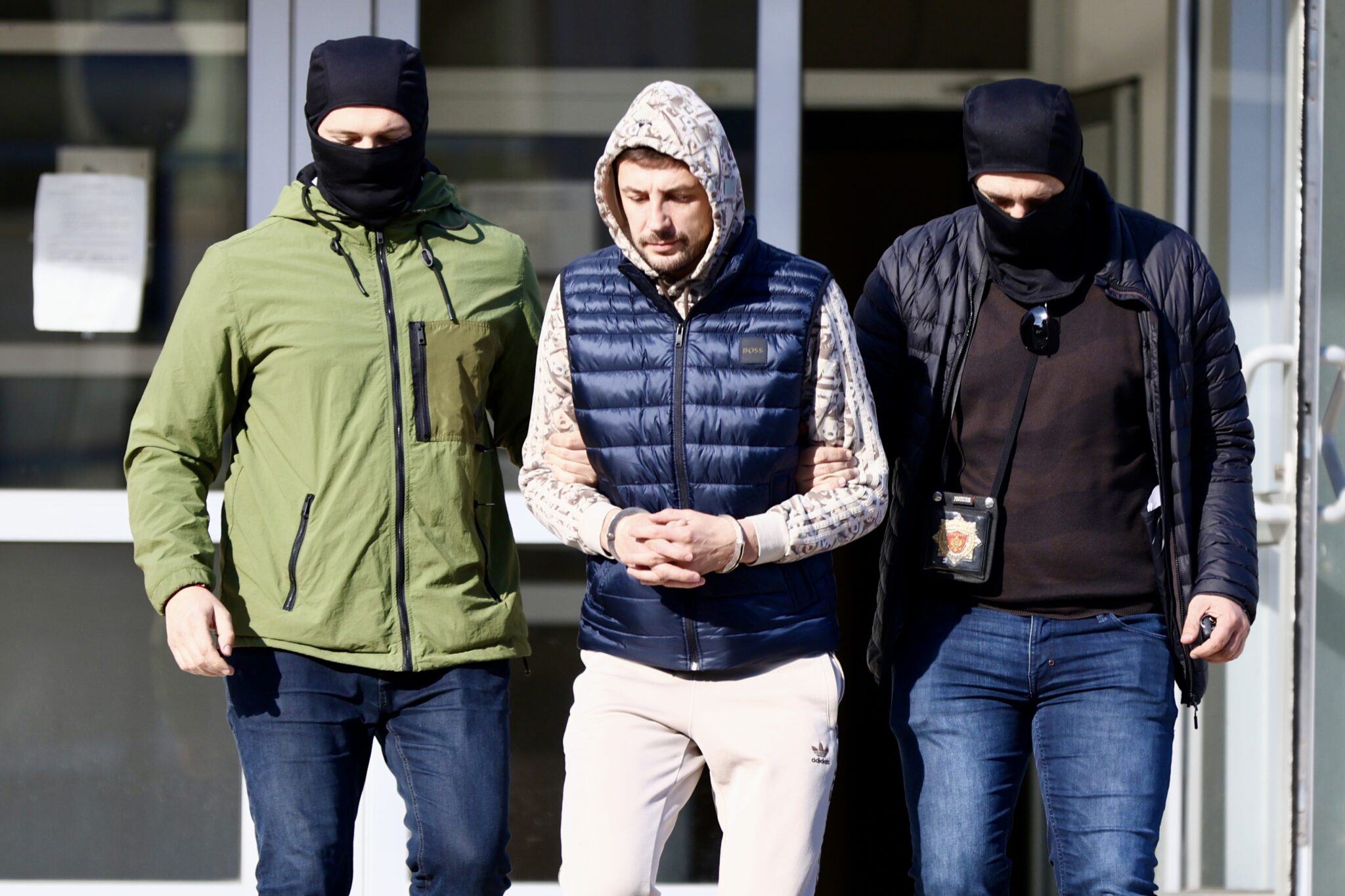 U današnjoj akciji: Uhapšeni pripadnici „škaljarskog klana“, traga se za trojicom