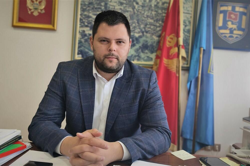 Marko Kovačević odgovorio Vijestima: O moralu pričaju oni koji su objavili tekst pod naslovom “Bez klime i kupatila više ne ljetuju ni Srbijanci”!
