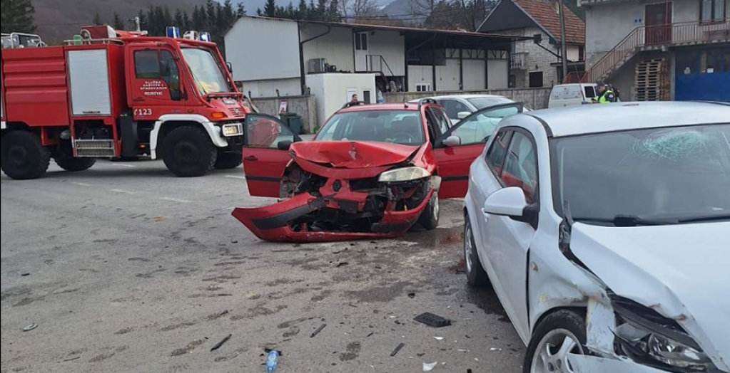 Udes u Mojkovcu, povrijeđene tri osobe