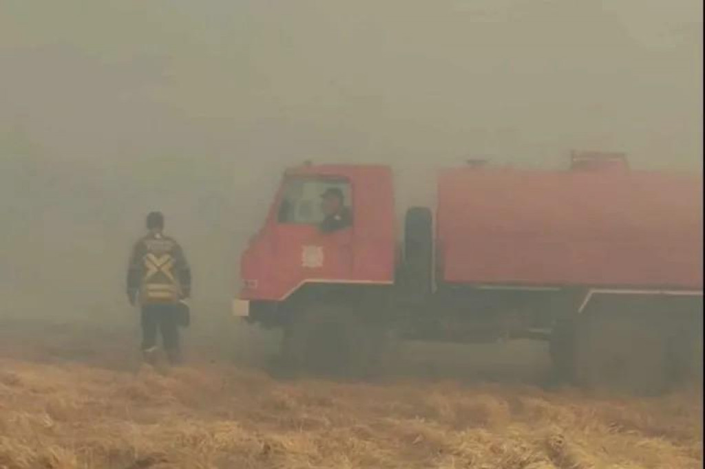 Pljevlja: Požar se sa Čavnja proširio na Crni vrh, vatrogasci branili kuće