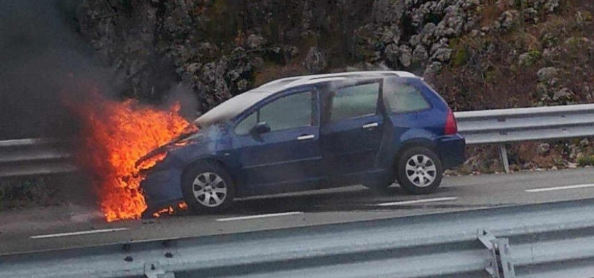 Zapalila se kola na auto-putu Princeza Ksenija