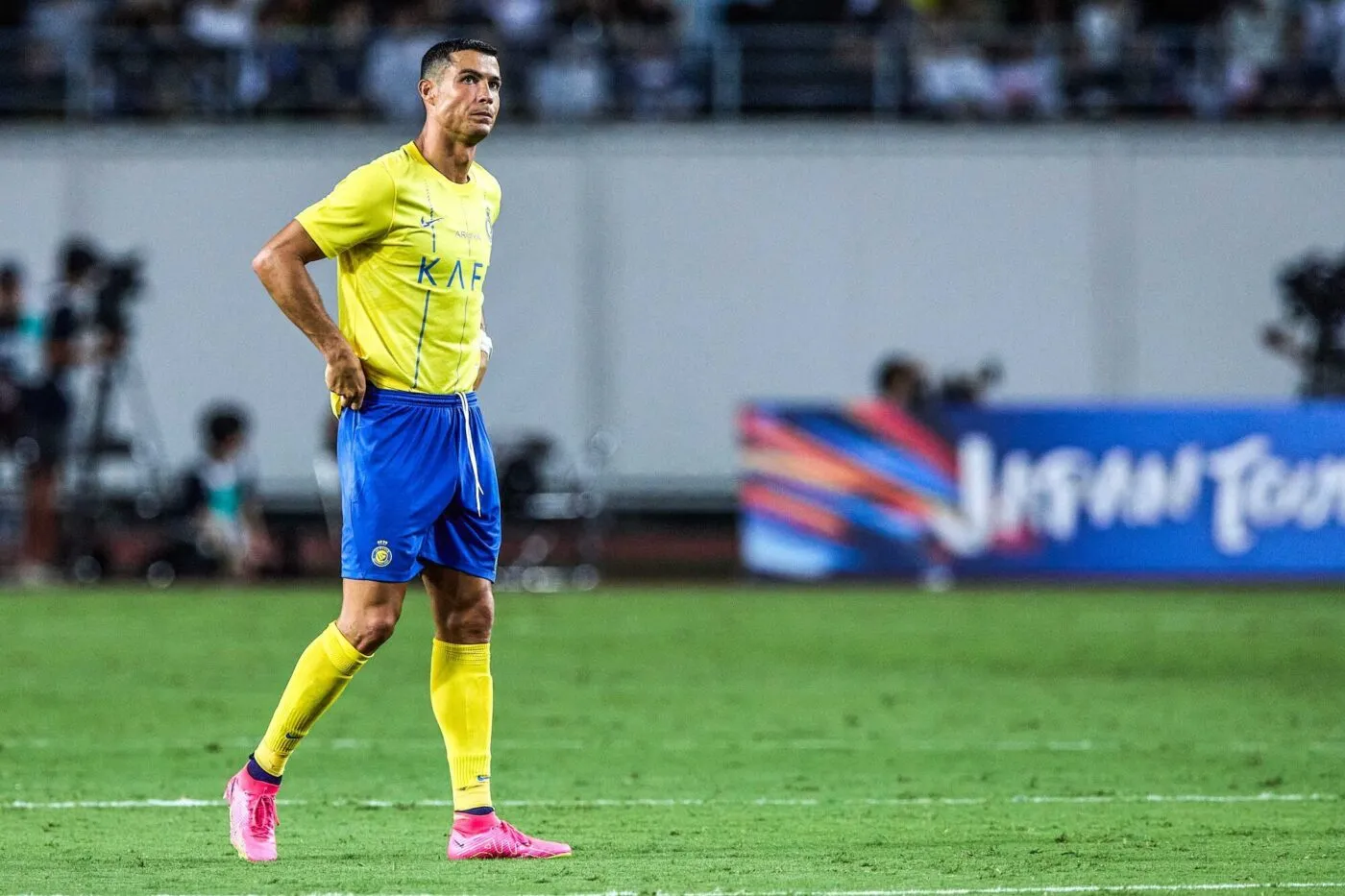 Ronaldo se pravda poslije hvatanja za međunožje: To je normalno u Evropi
