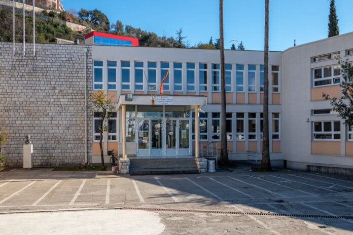 Herceg Novi: Lažne dojave o bombama u tri osnovne i srednjoj školi
