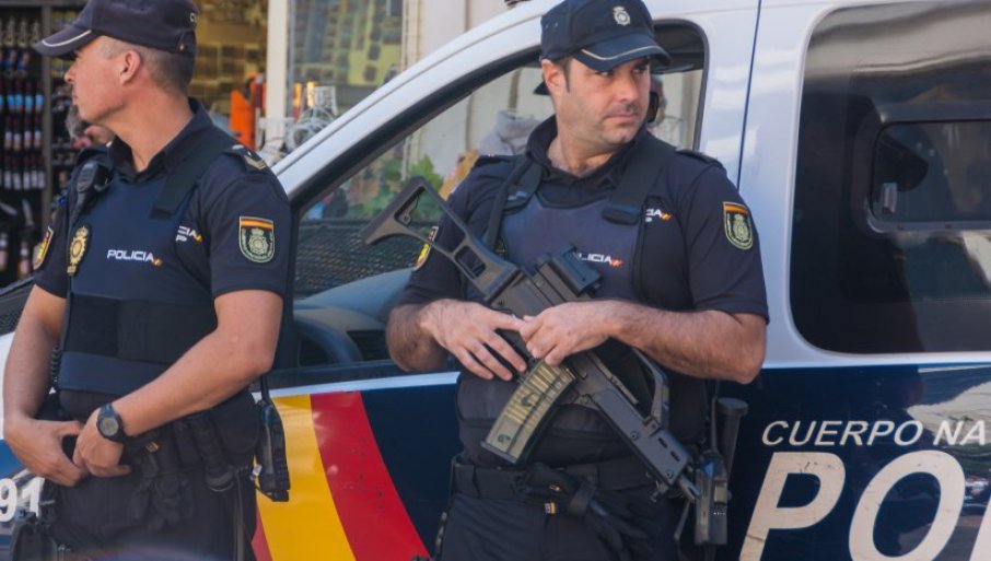 Crnogorski državljanin uhapšen u Španiji: Automobilom bježao policiji, umalo pregazio policajca, kod sebe imao lažna dokumenta i 22 kilograma marihuane