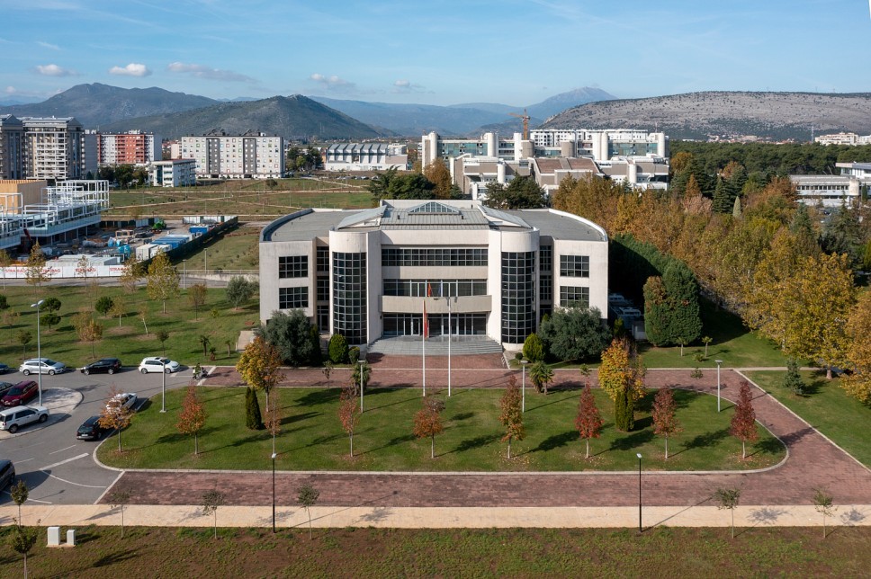 Univerzitet Crne Gore dodijelio zvanje profesor emeritus Mladenu Ulićeviću i Šerbu Rastoderu