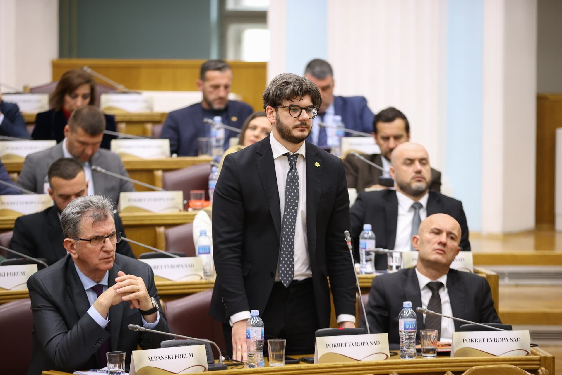 PES poručuje: Ukoliko ne usvojimo budžet – džaba smo krečili; Onda nema reformi koje se tiču penzija a nećemo moći ni da vraćamo dugove DPS-a!