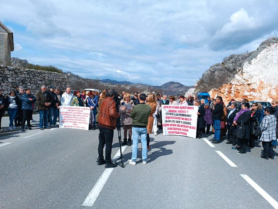 Bivši radnici Košute ponovo blokirali put Podgorica-Cetinje: Zahtijevaju isplatu zaostalih zarada