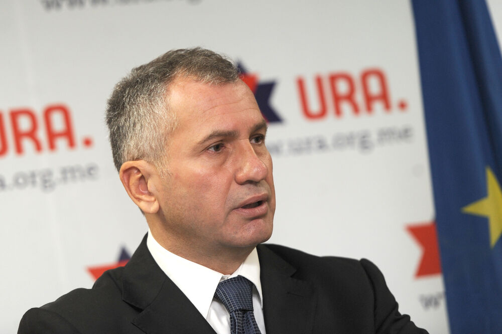 Rakčević traži pet miliona evra da proda akcije Instituta Igalo, a spremio šest miliona da kupi državni paket akcija!