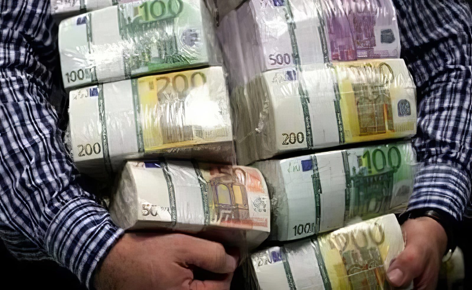 Crna Gora im je u srcu, ali novac je važniji: Kako neke NVO krčme državni budžet