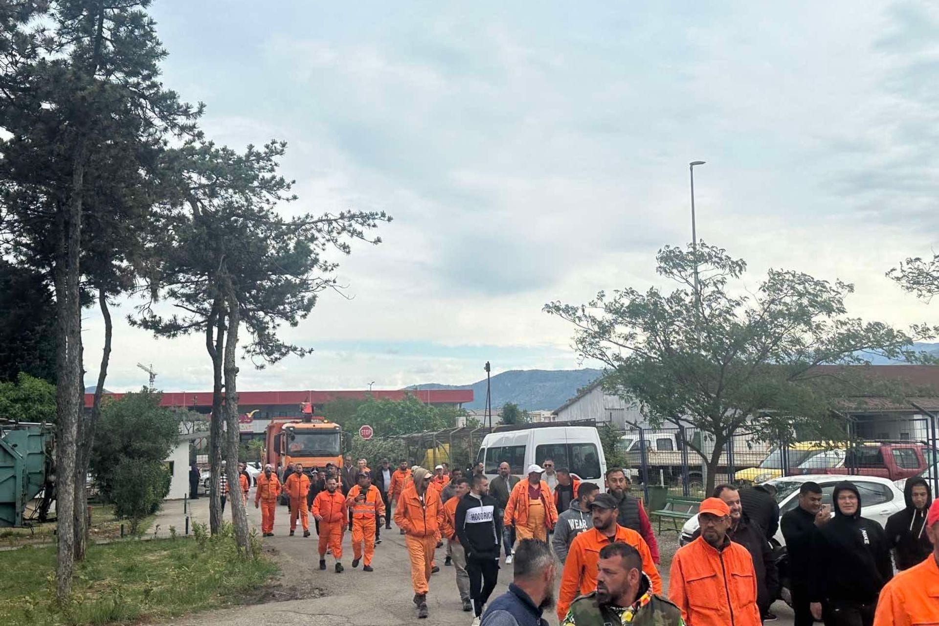 Podgorica: Radnici „Čistoće“ protestuju zbog najave o smanjenju plata
