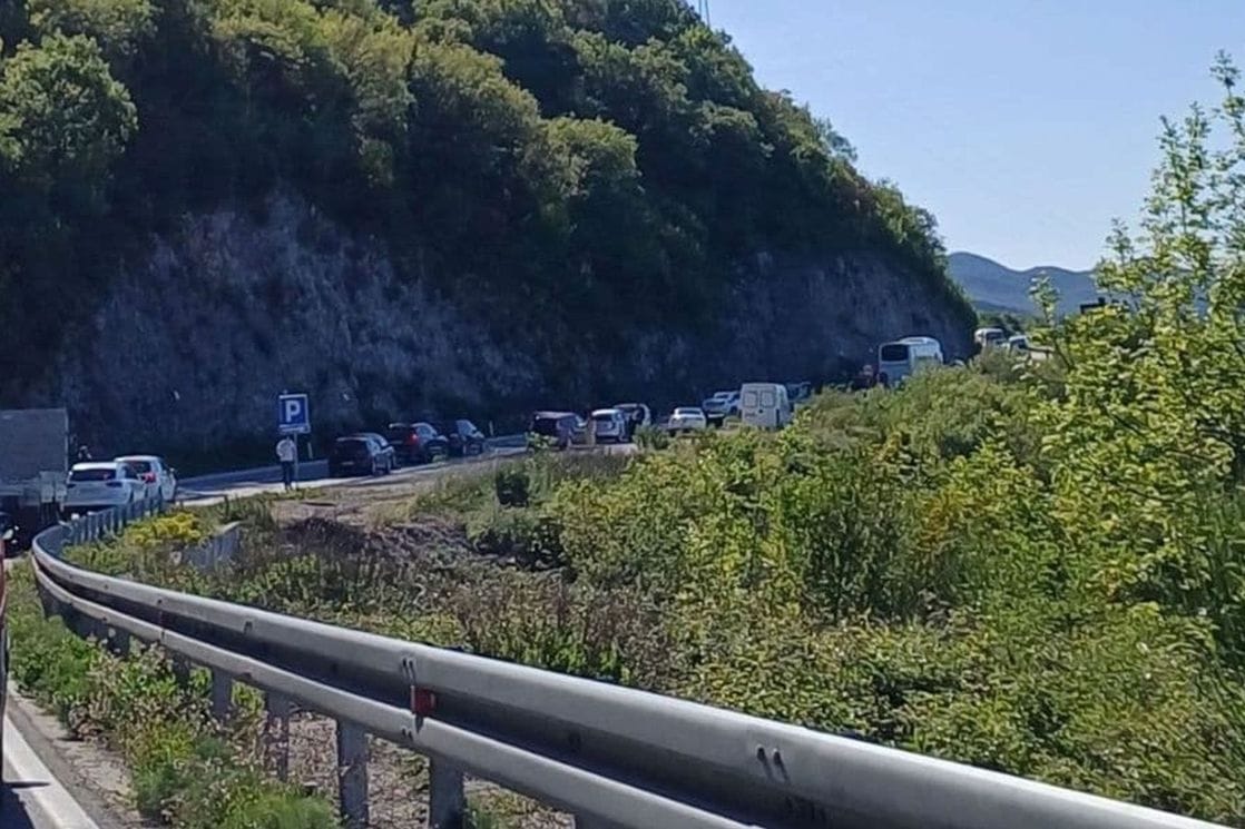 Sudar autobusa i automobila: Jedna osoba povrijeđena