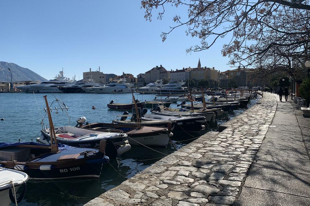 Ribari iz Budve optužuju Vladu i Odovića da Luku Budva otimaju građanima