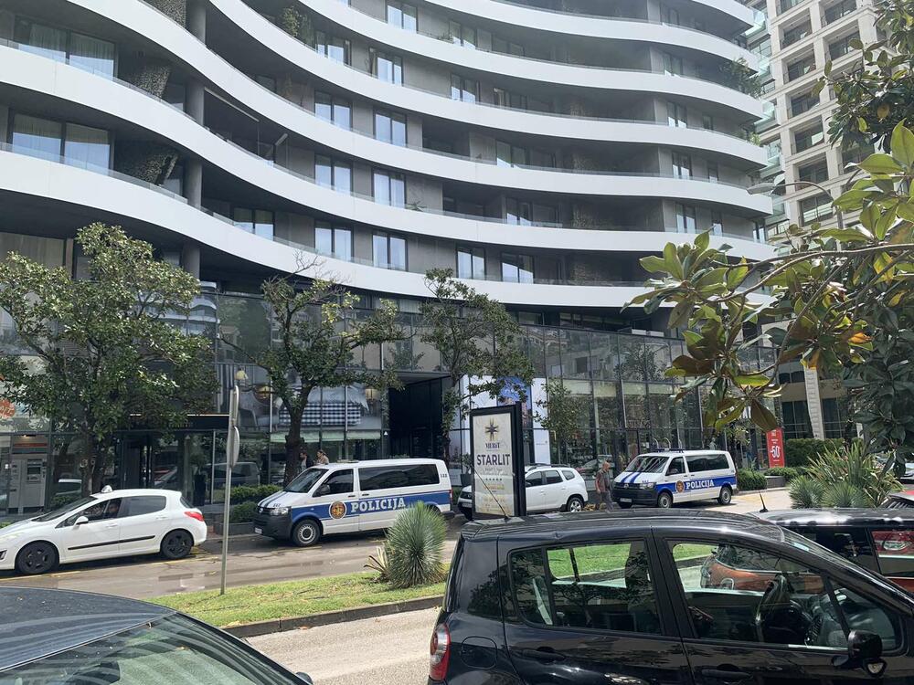 Budva: Pripadnici SPO opet pretresaju stanove koji se vode na „Bemax“, a povezuju se sa Lazovićem