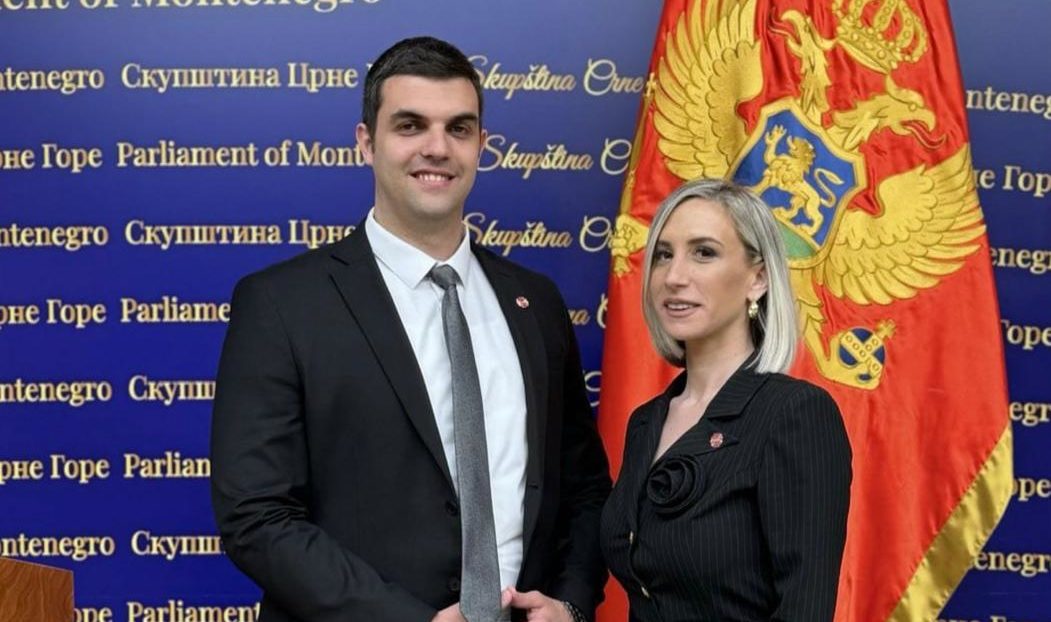 Poslanici SNP-a podržali kampanju „Broš božur“