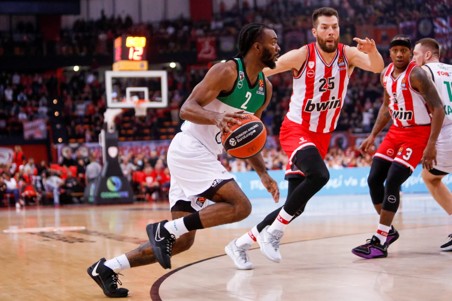 Evans dolazi, Dorsi se vraća u Olimpijakos