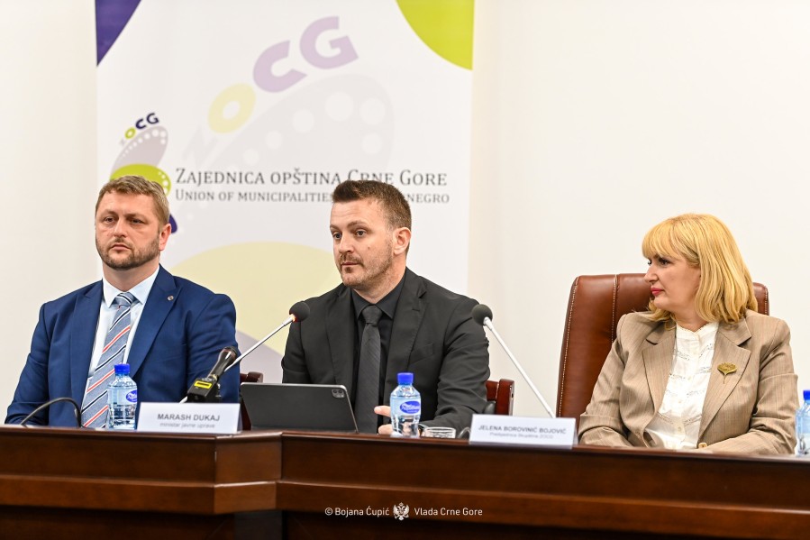 Okrugli sto Ministarstva javne uprave na temu decentralizacije, ministar Dukaj poručio je Crna Gora centralizovana ne samo u odnosu na region već i šire