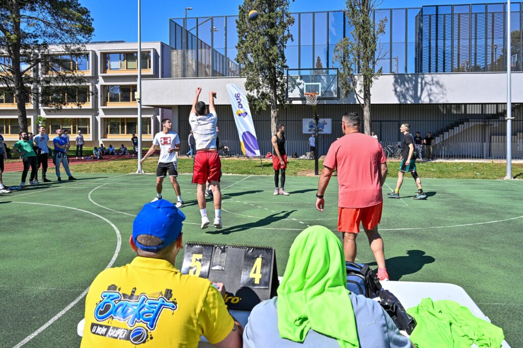 FOTO: Basket u mom kvartu; Cetinje nastavilo gdje je stalo, Loptamo i Kobe iz Tološa u Njegošev park