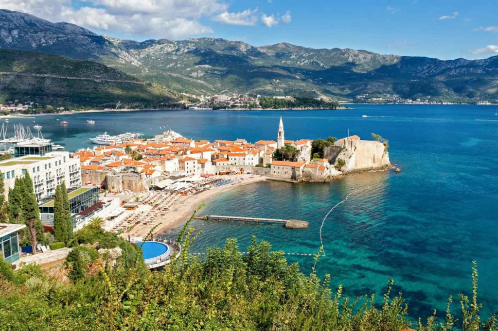 Povodom 160 godina postojanja: Narodna biblioteka Budva spremila projekat „Staza znanja, avantura čitanja“