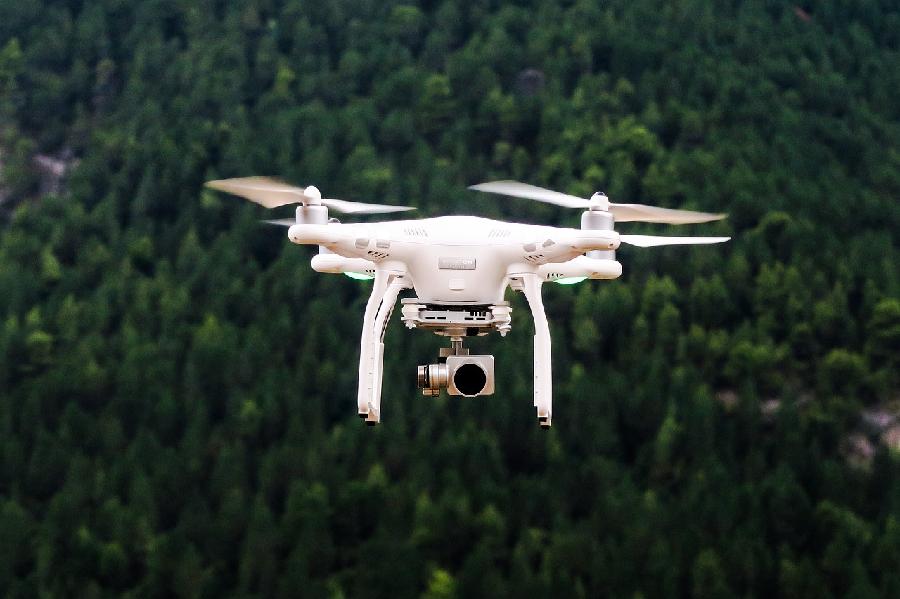 Ko hoće da upravlja dronom moraće da polaže online teorijski ispit