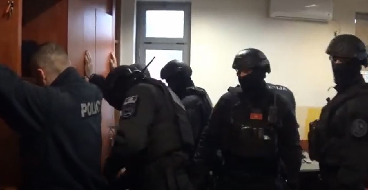 Pogledajte snimak hapšenja graničnih policajaca na Božaju (VIDEO)