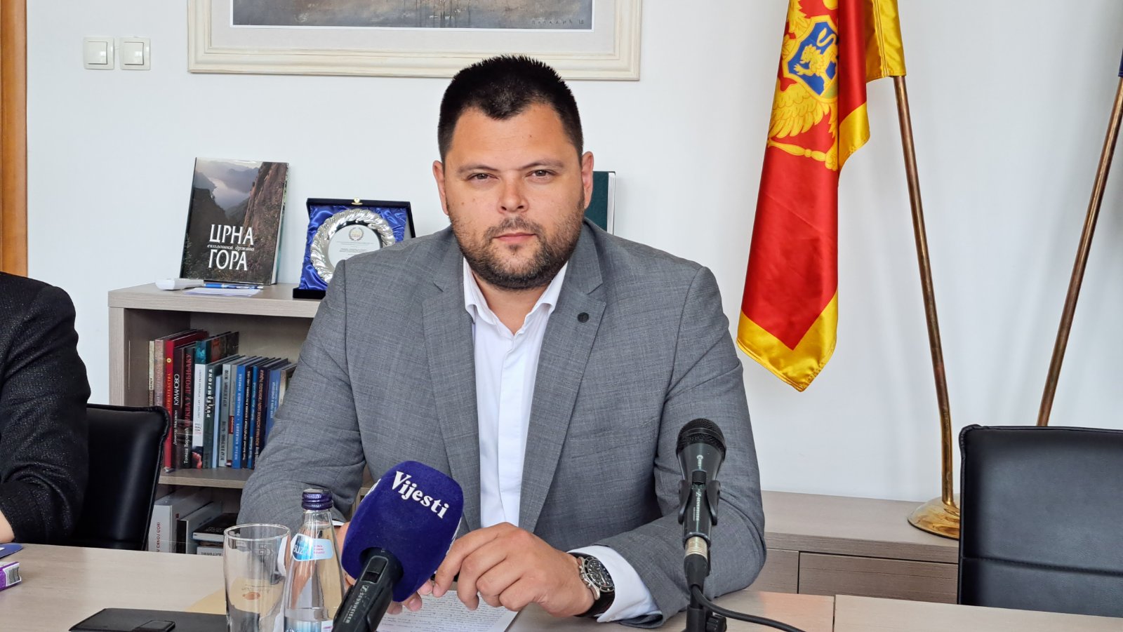 Kovačević presjekao: Predstava „IzloŽene“ biće odigrana u Nikšićkom pozorištu