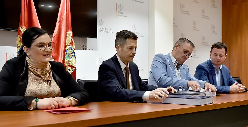 Počinje adaptacija Doma starih u Risnu, Mujović potpisao ugovor o izvođenju radova