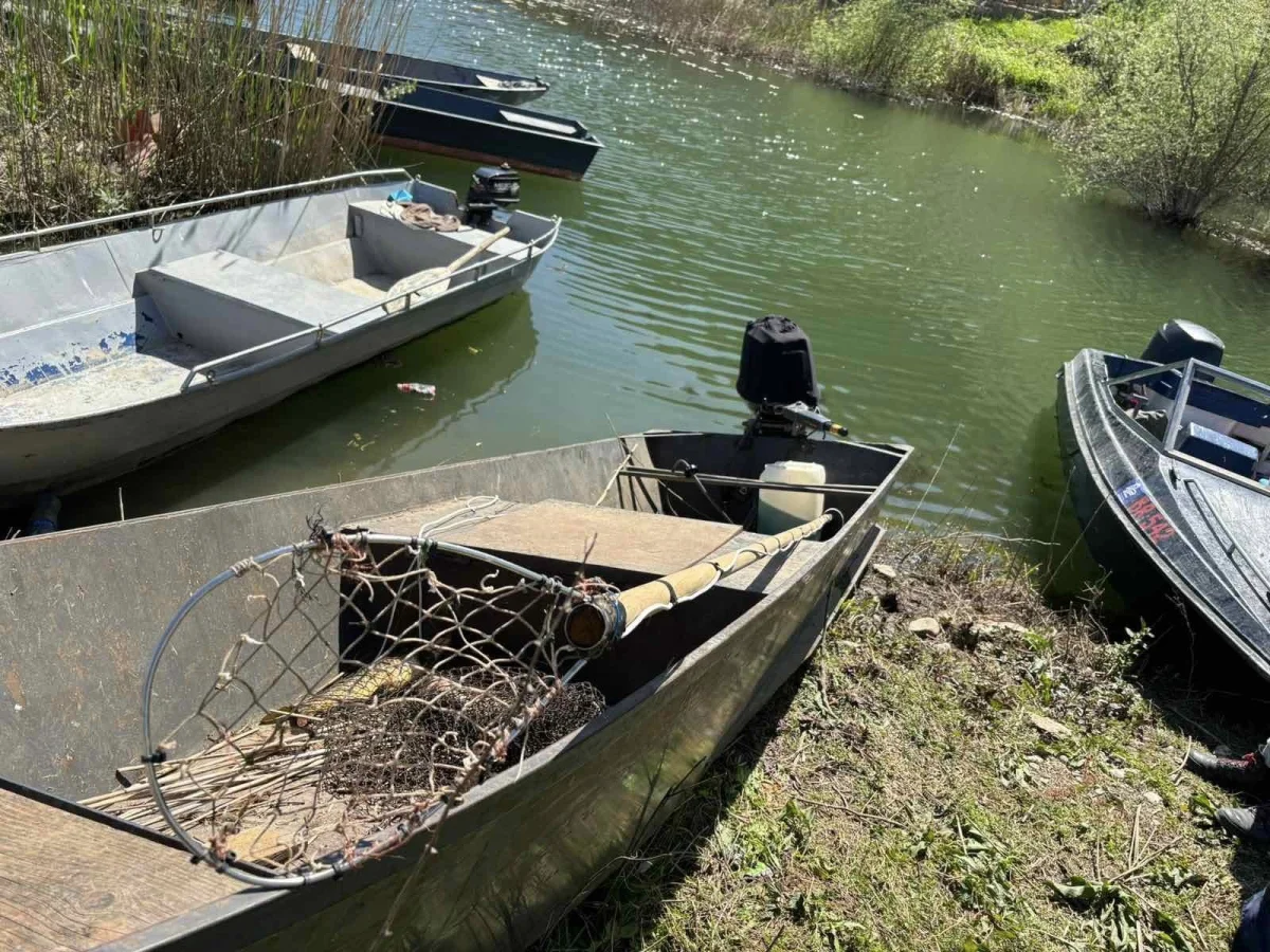 Zaplijenjen čamac, dvije osobe nelegalno lovile ribu na Skadarskom jezeru