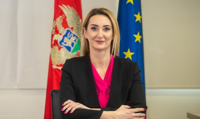 JELENA, ŽENA NA PRKOSIMA