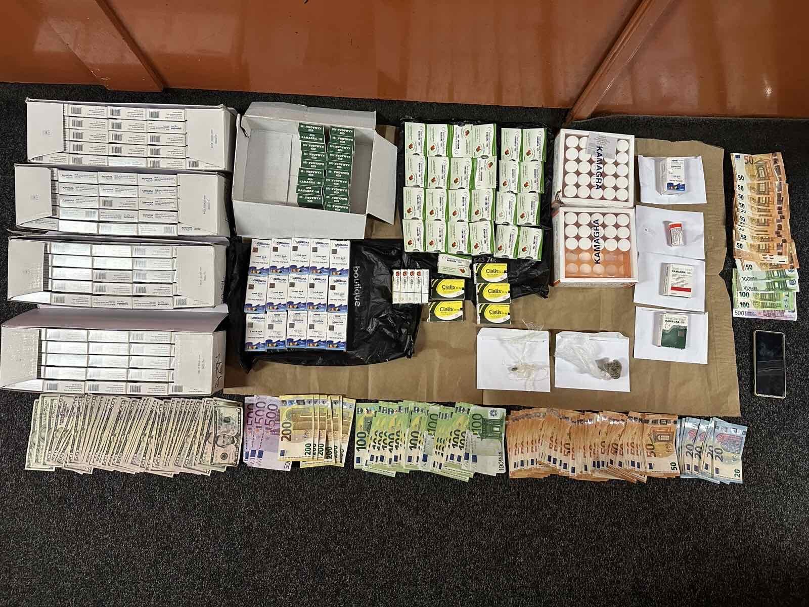 Pretresi u Budvi: Policija pronašla marihuanu i tablete za potenciju